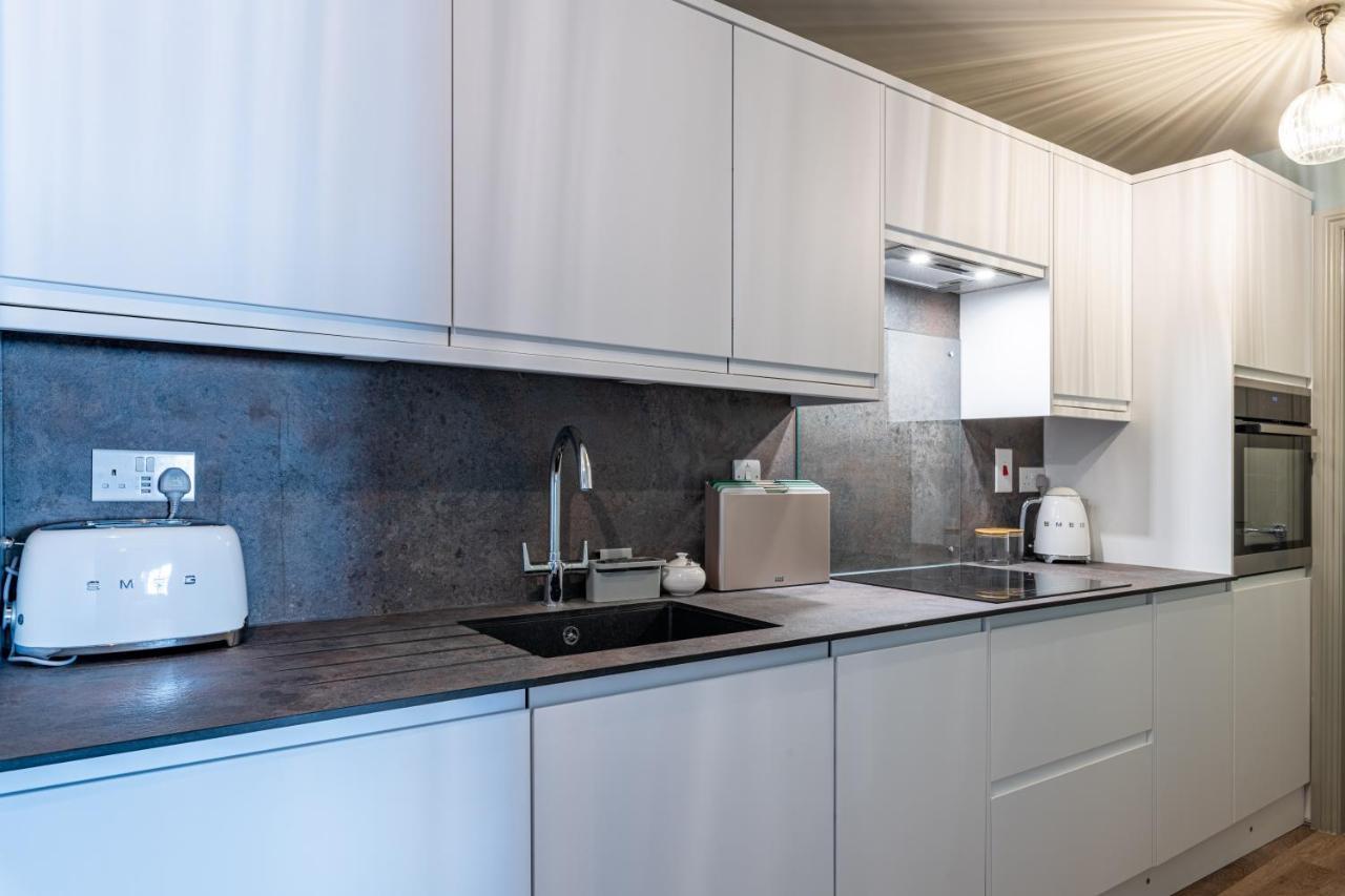 Large Stylish Studio In The Heart Of The City Bath Kültér fotó
